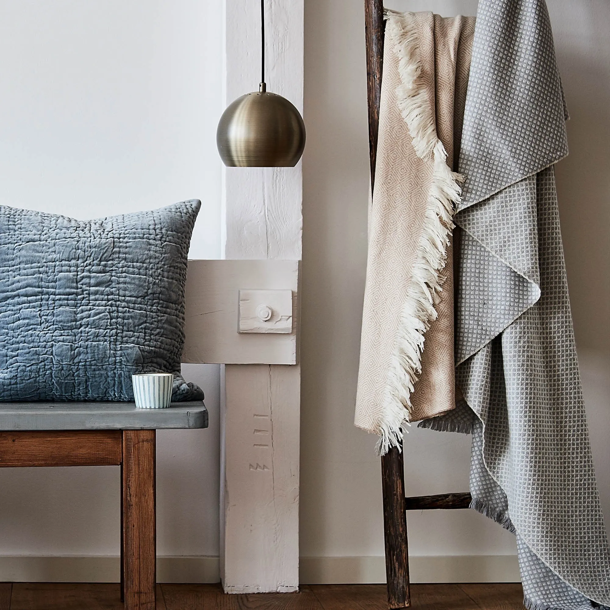 Alashan Cashmere Blanket [Light grey/Cream]