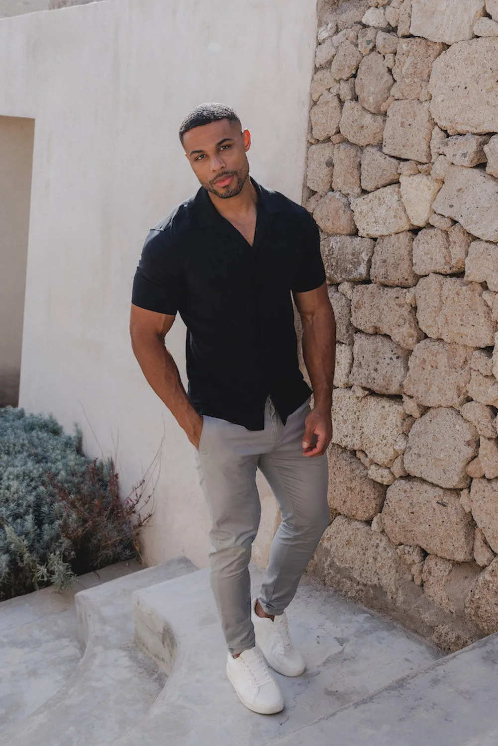 Athletic Fit Short Sleeve Viscose Shirt in Black