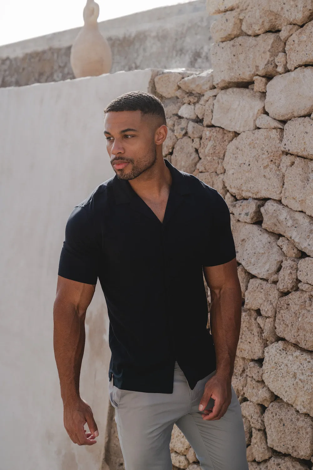 Athletic Fit Short Sleeve Viscose Shirt in Black