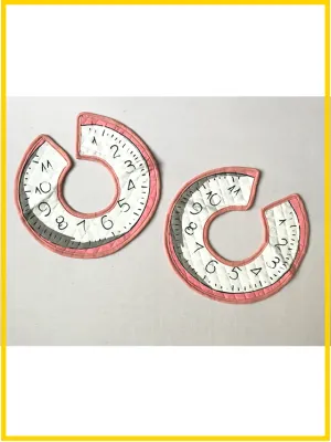 BB37-Pack of 2 Clock Bibs