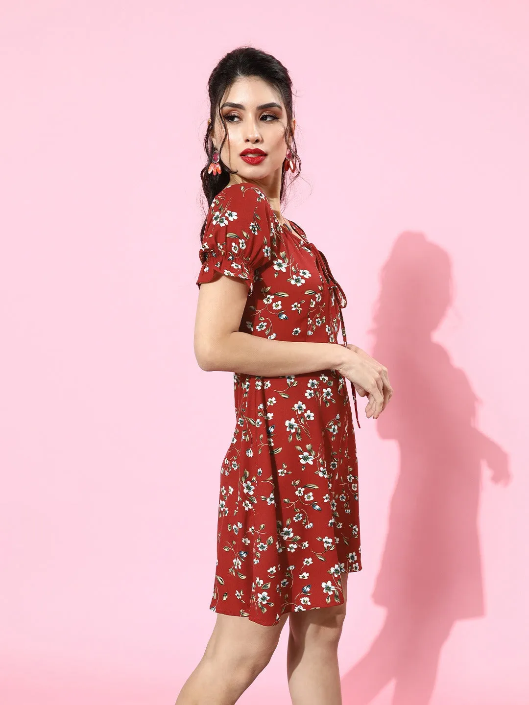 Berrylush Women Red & White Floral Printed Sweetheart Neck Tie-Up Front Crepe Fit & Flare Mini Dress