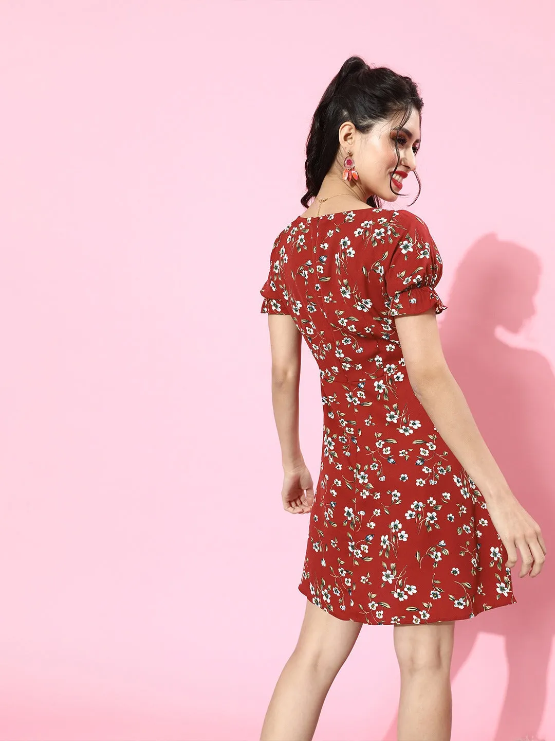 Berrylush Women Red & White Floral Printed Sweetheart Neck Tie-Up Front Crepe Fit & Flare Mini Dress
