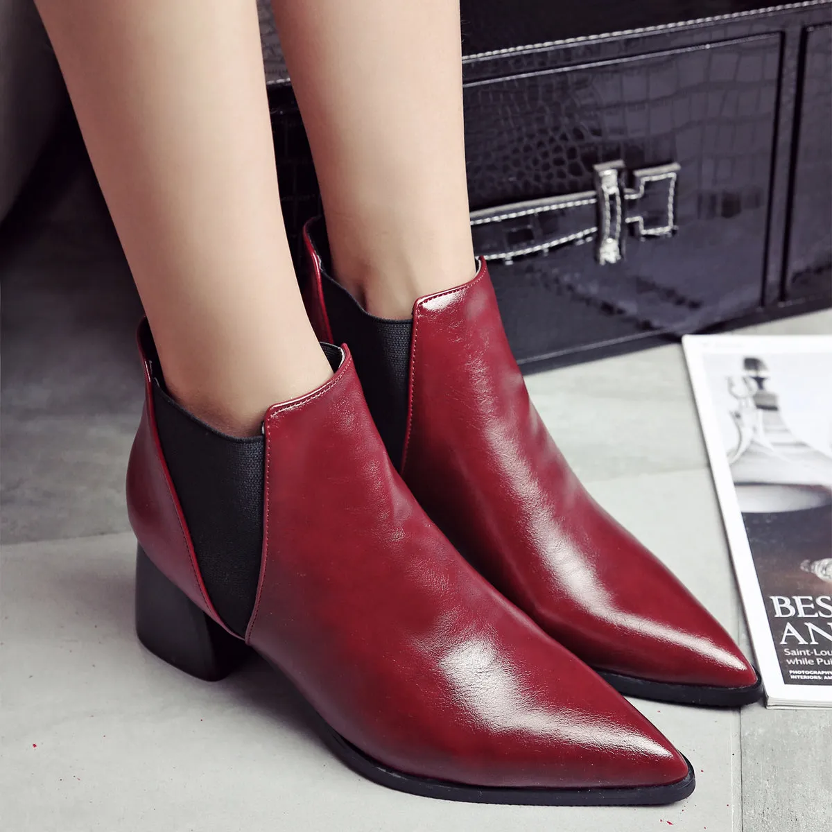 Bigsizeheels Mio magazine slip-on ankle boots with pointed toes - Red