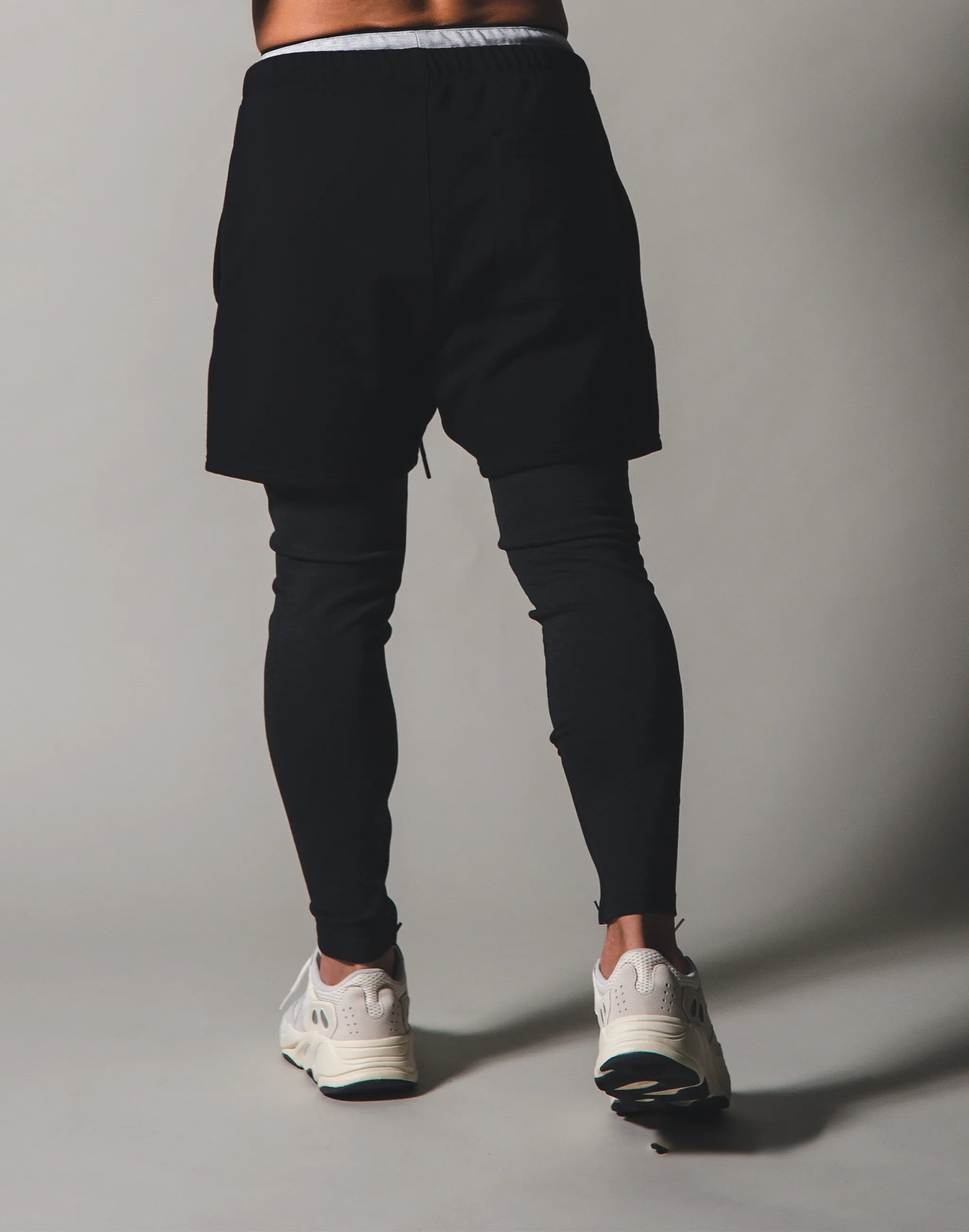 BORN TO LÝFT Sweat shorts - Black