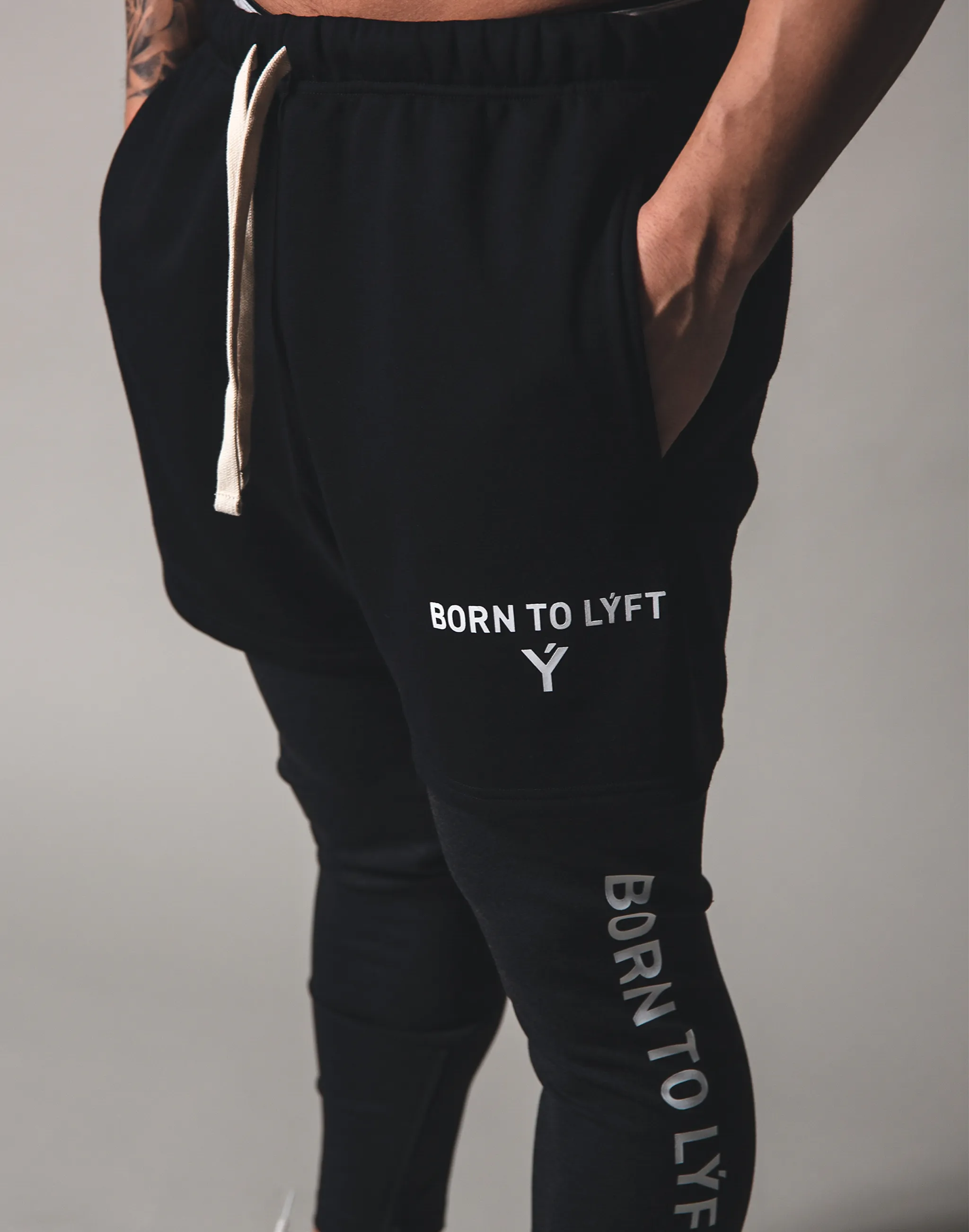 BORN TO LÝFT Sweat shorts - Black