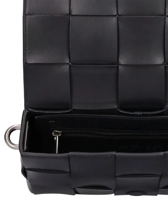 Bottega Veneta   Medium Cassette crossbody bag 