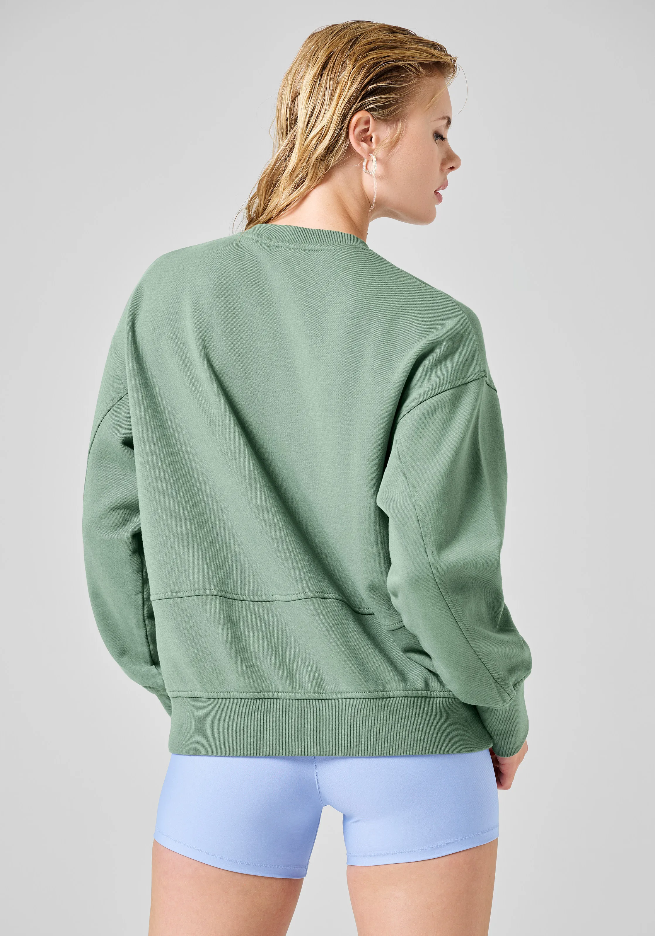 Casall Women&#x27;s Terry Spring Crew Neck Dusty Green | Buy Casall Women&#x27;s Terry Spring Crew Neck Dusty Green here | Outnorth