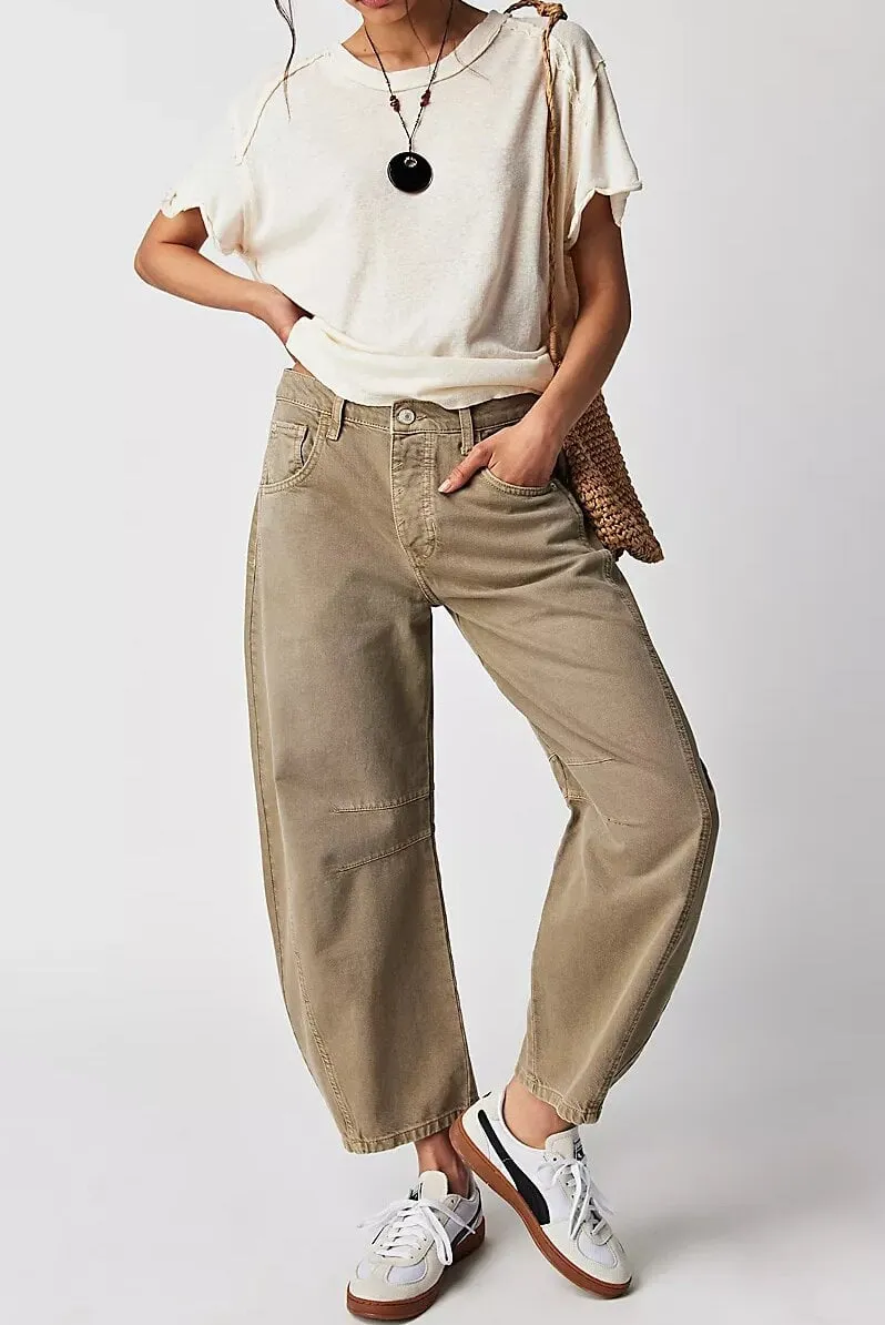 Casual and trendy mid-rise tube jeans