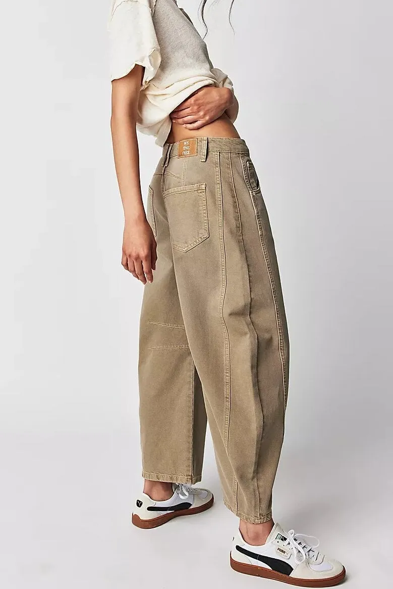 Casual and trendy mid-rise tube jeans