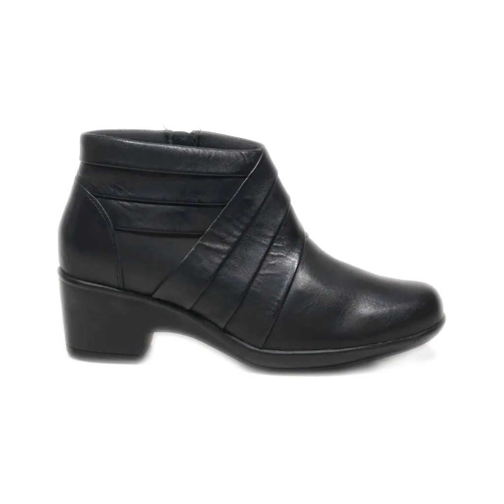 Clarks Collection Malia Hue Ankle Boots Leather Black Colour For Women