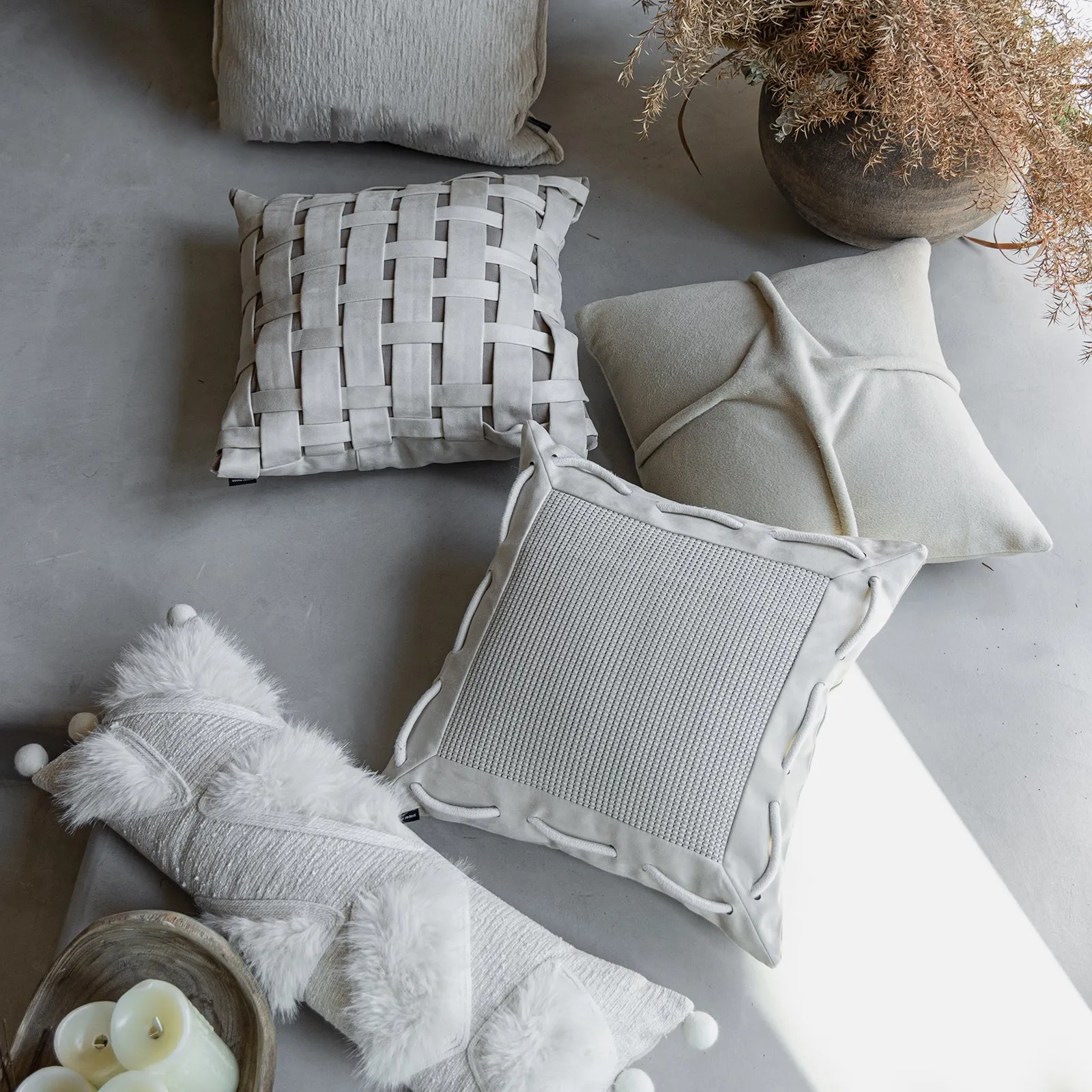 Classic Design Pillow Set
