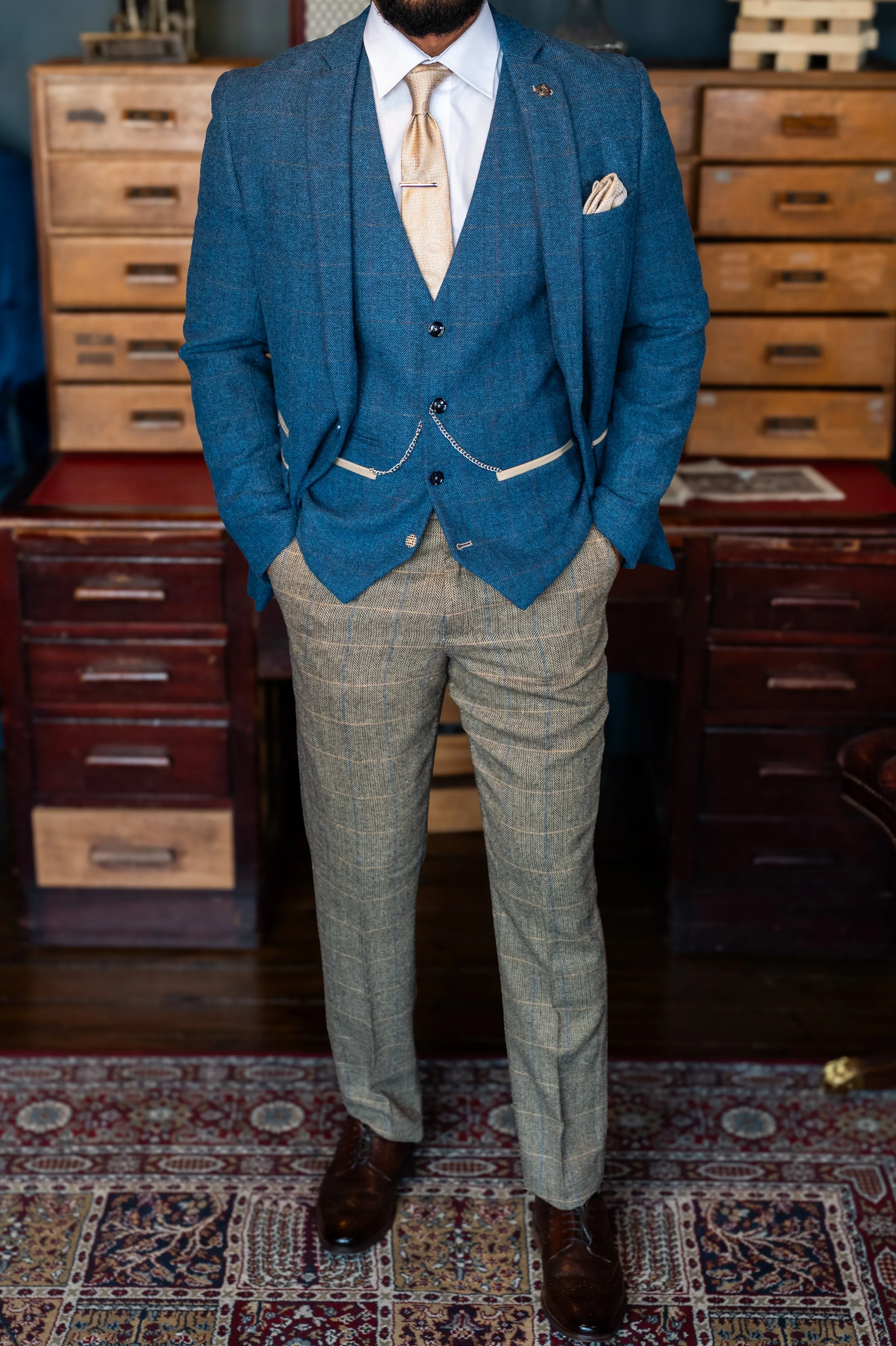Dion with contrast trousers Wedding Look