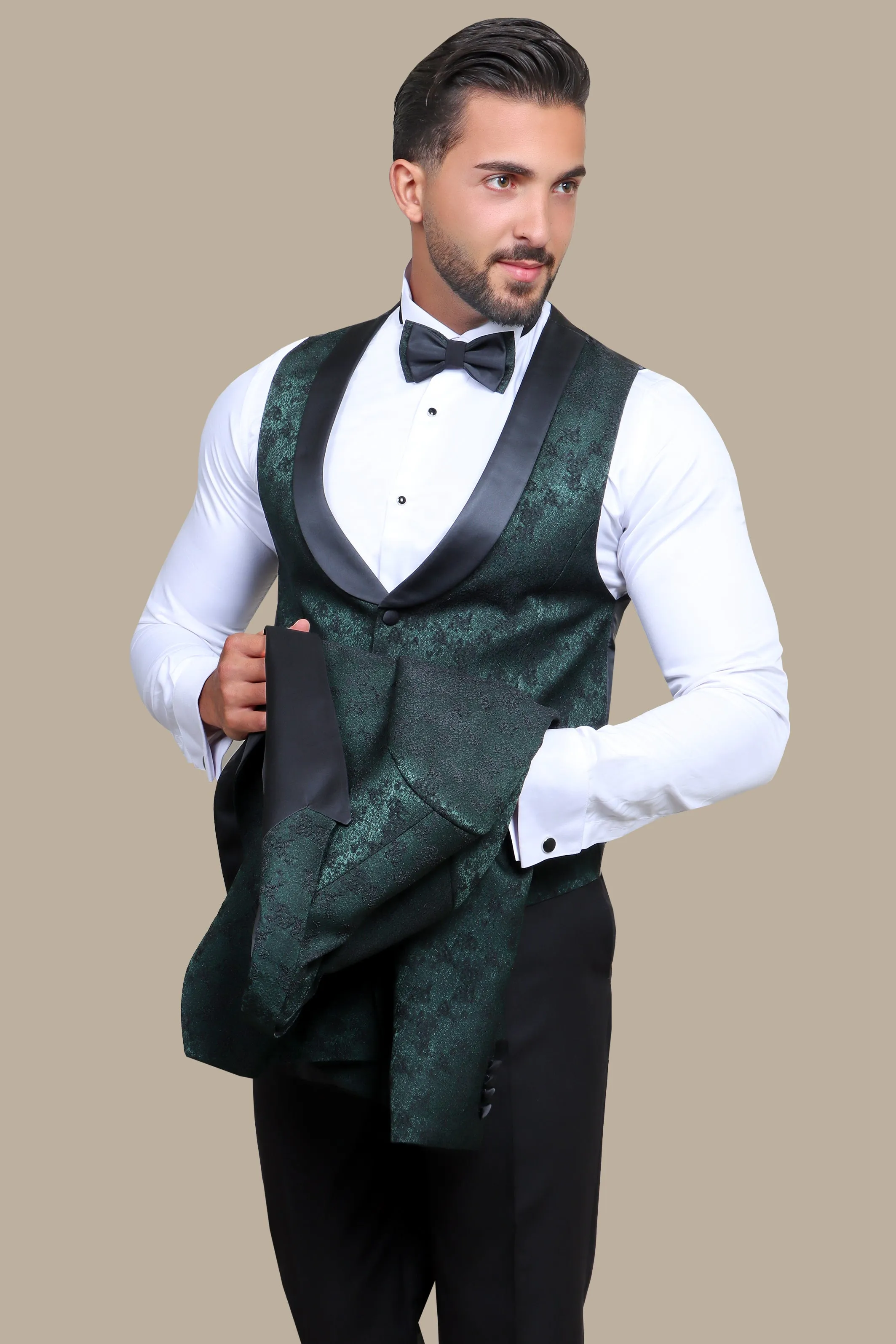 Emerald Elegance: Tuxedo Jacquard Peak 4-Piece Set in Stunning Green