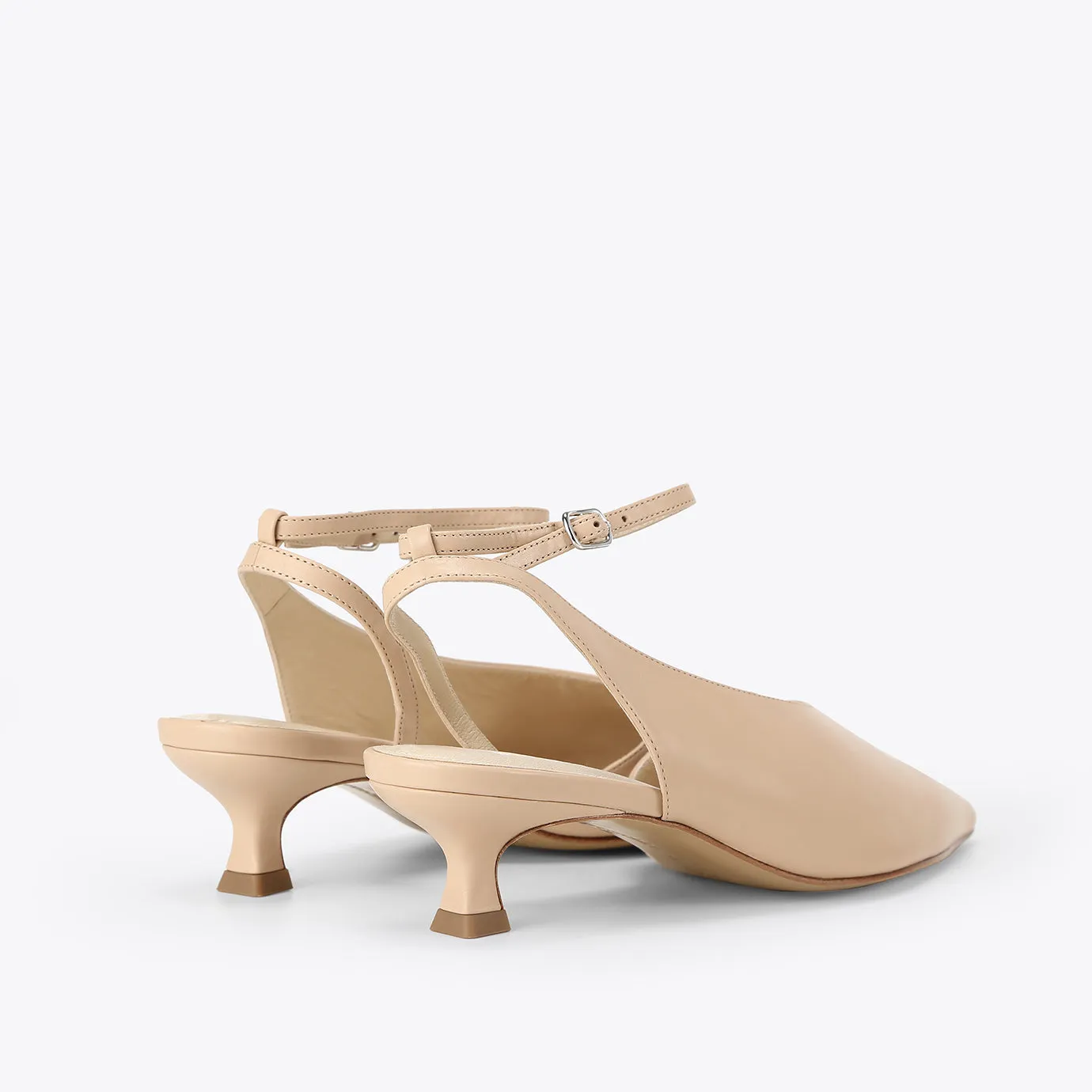 Escarpin Pointu Avec Ceinture Cheville Et Talon Bas - Beige