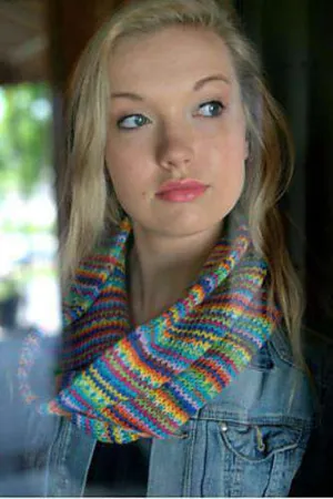 F556 Simple Cowl by Plymouth Yarn Design Studio