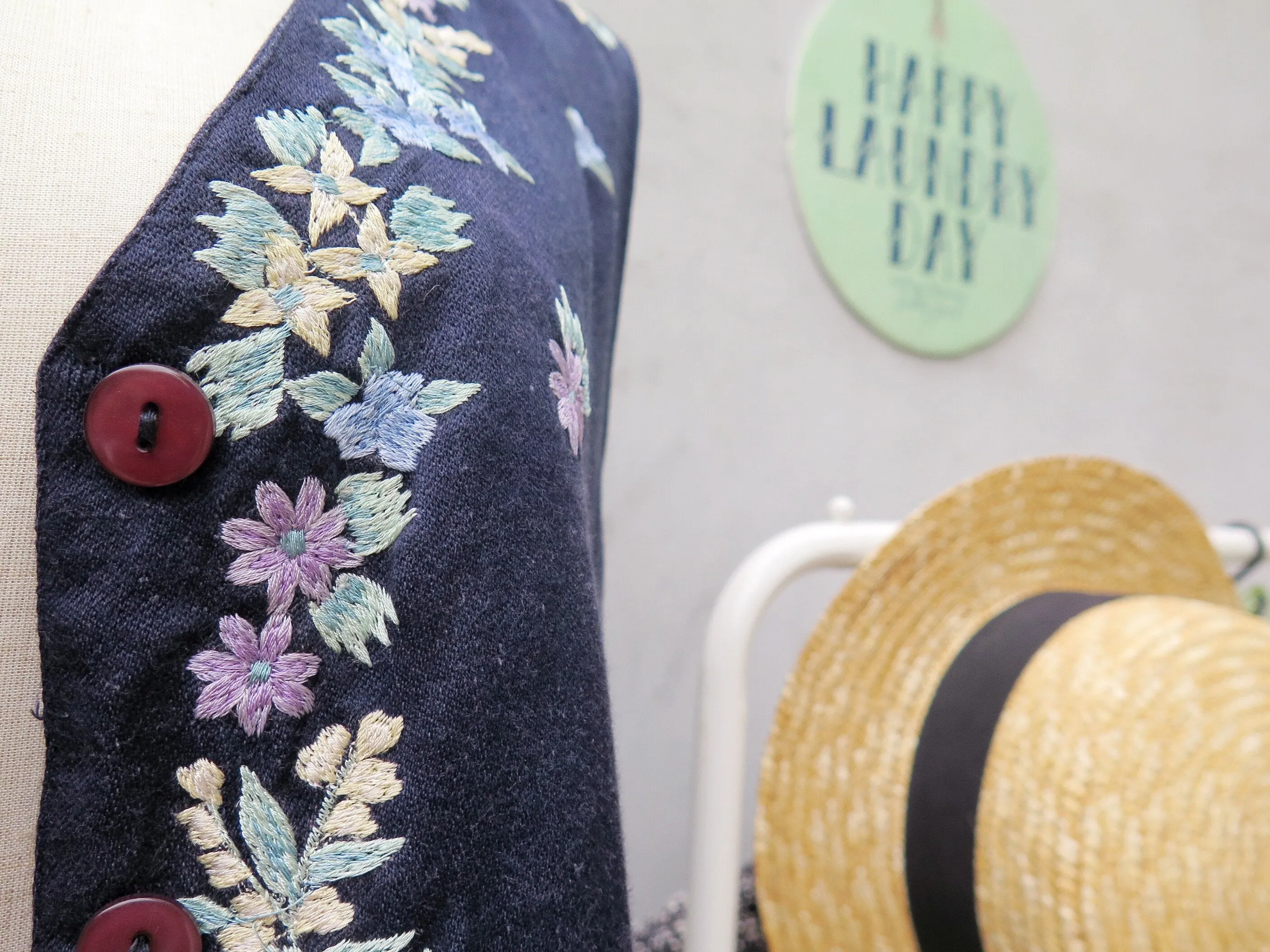 Festival Girl | Vintage 1970s 1980s Bohemian hippie embroidered vest