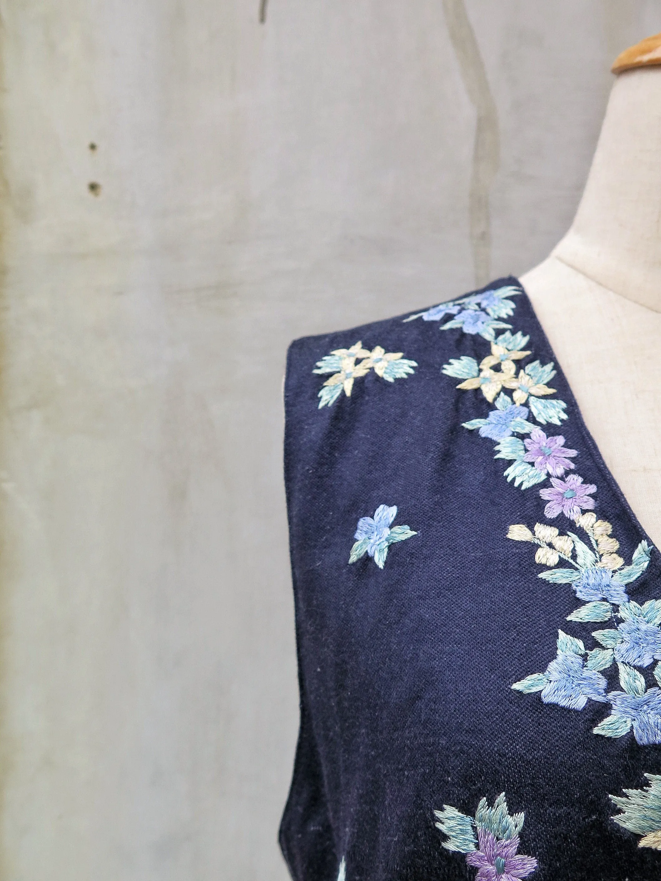 Festival Girl | Vintage 1970s 1980s Bohemian hippie embroidered vest