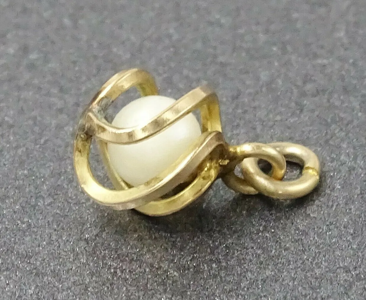 Freshwater Pearl & Yellow Gold Plated Pendant
