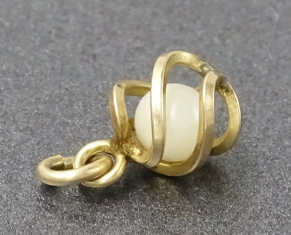 Freshwater Pearl & Yellow Gold Plated Pendant