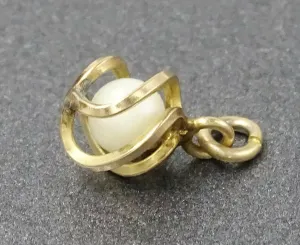 Freshwater Pearl & Yellow Gold Plated Pendant