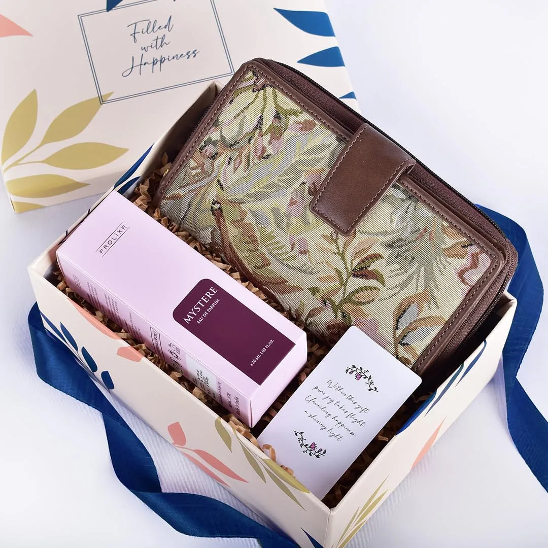 Gleevers Chic & Fragrant Gift for Women |Gift Box pack of 2 with Perfume(30 ml) & Faux Leather Clutch|Birthday Gift, Anniversary Gift, Valentine Gift, Secret Santa Gifts