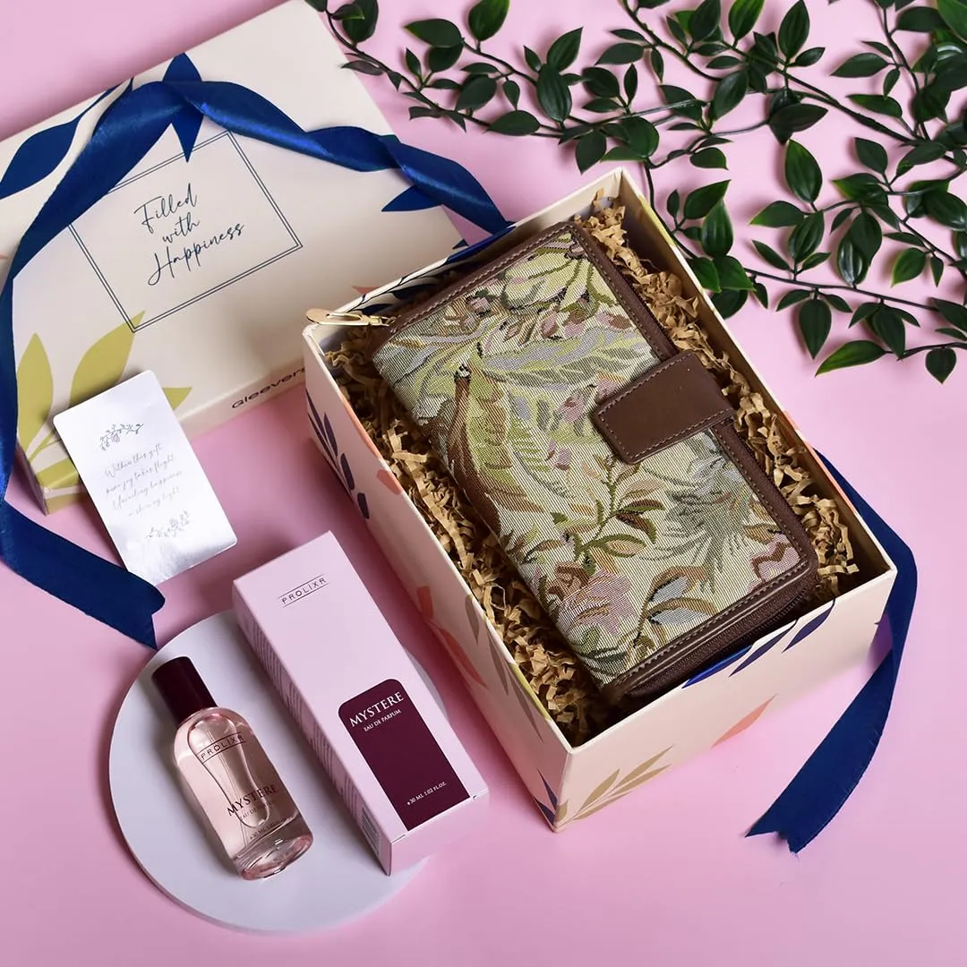 Gleevers Chic & Fragrant Gift for Women |Gift Box pack of 2 with Perfume(30 ml) & Faux Leather Clutch|Birthday Gift, Anniversary Gift, Valentine Gift, Secret Santa Gifts