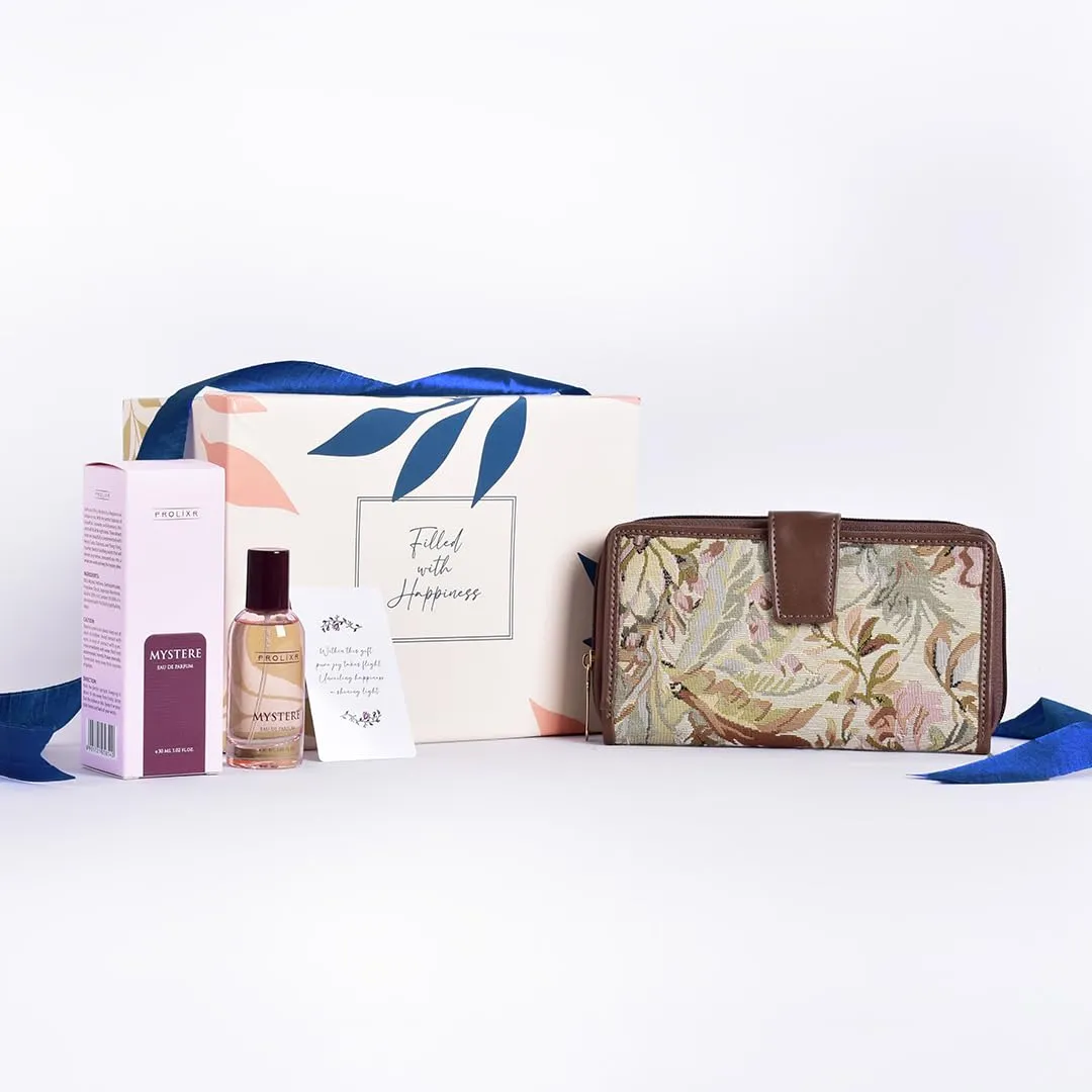 Gleevers Chic & Fragrant Gift for Women |Gift Box pack of 2 with Perfume(30 ml) & Faux Leather Clutch|Birthday Gift, Anniversary Gift, Valentine Gift, Secret Santa Gifts