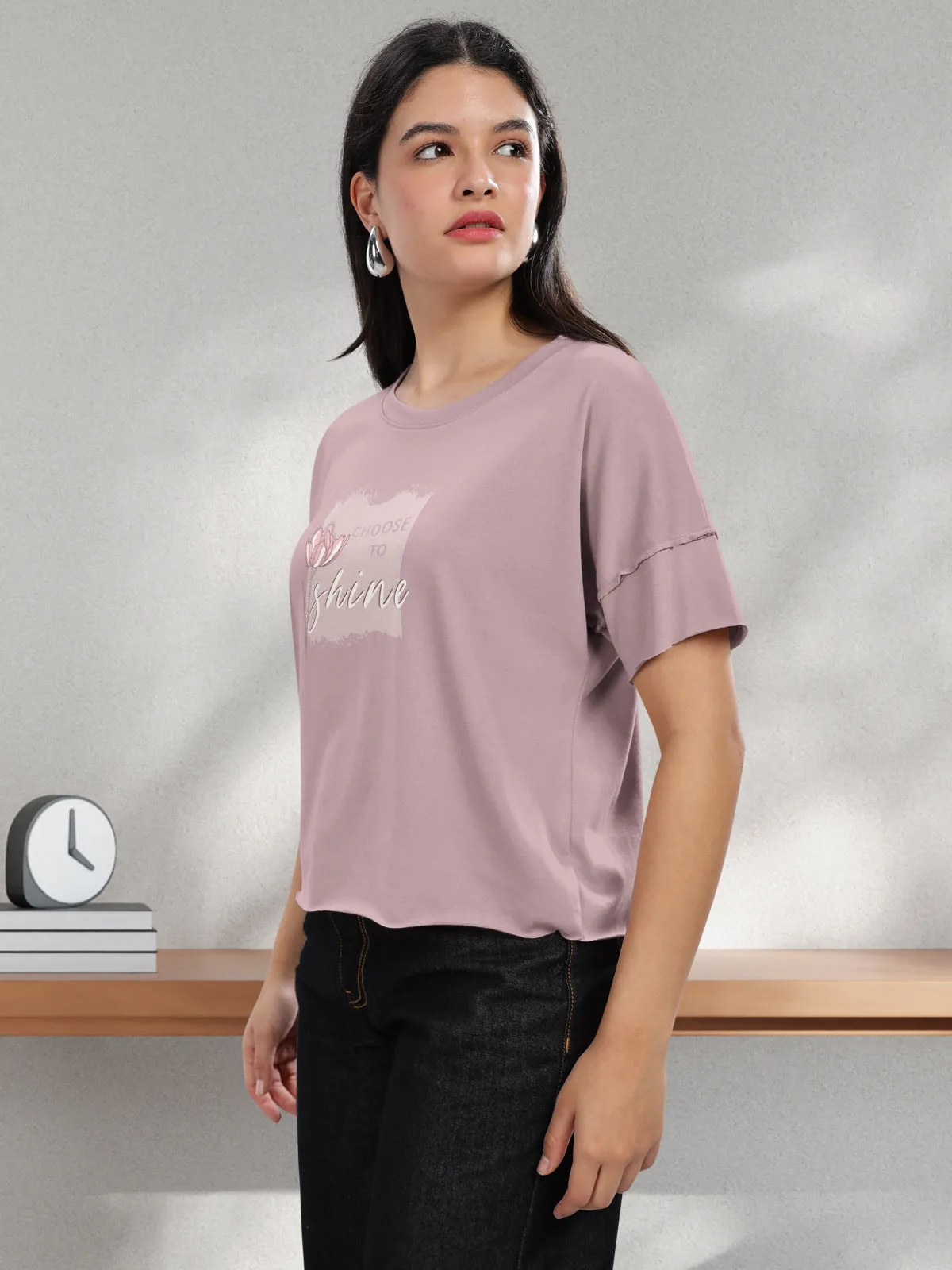 HELLCAT Mauve Printed Regular Fit Raw Edge Crew Neck Crop T-Shirt for Women