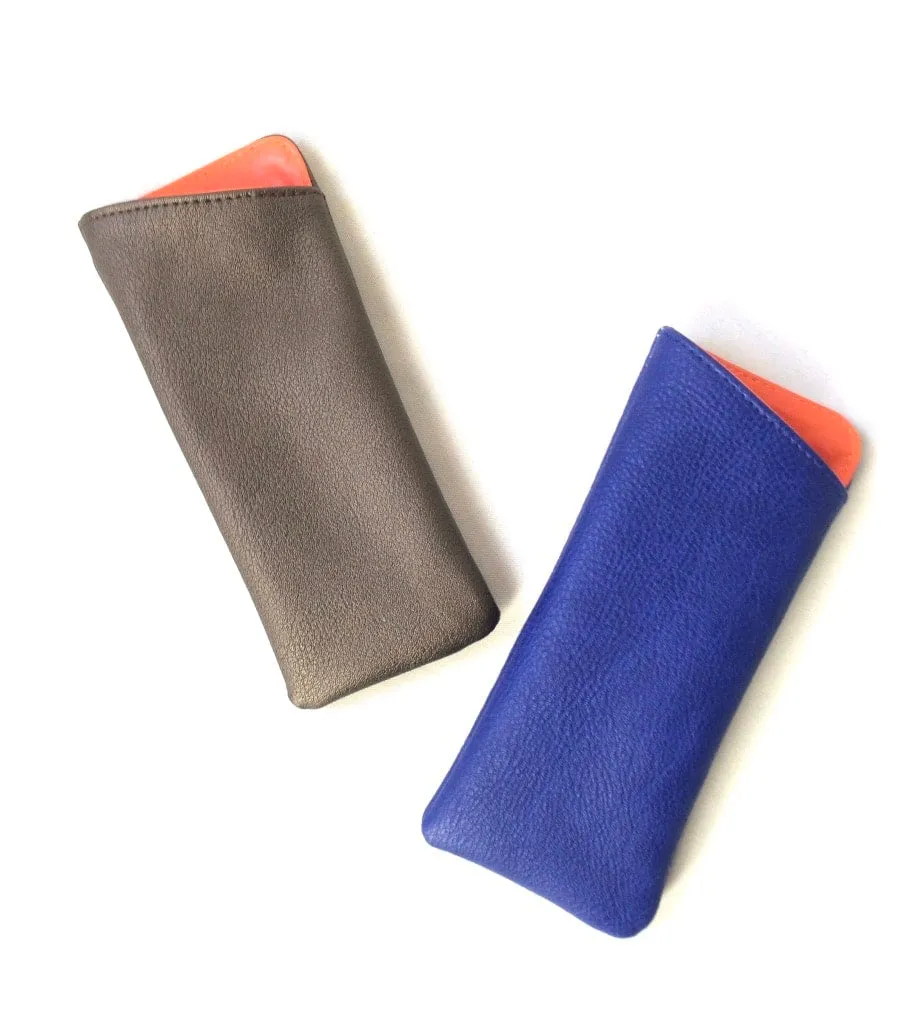 Hoyt Sunglasses Case: Eco-Chic Protection for Your Shades (Vegan Leather, Padded, Graphite & Royal Blue)