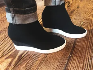 Kameryn Black Wedge Sneaker