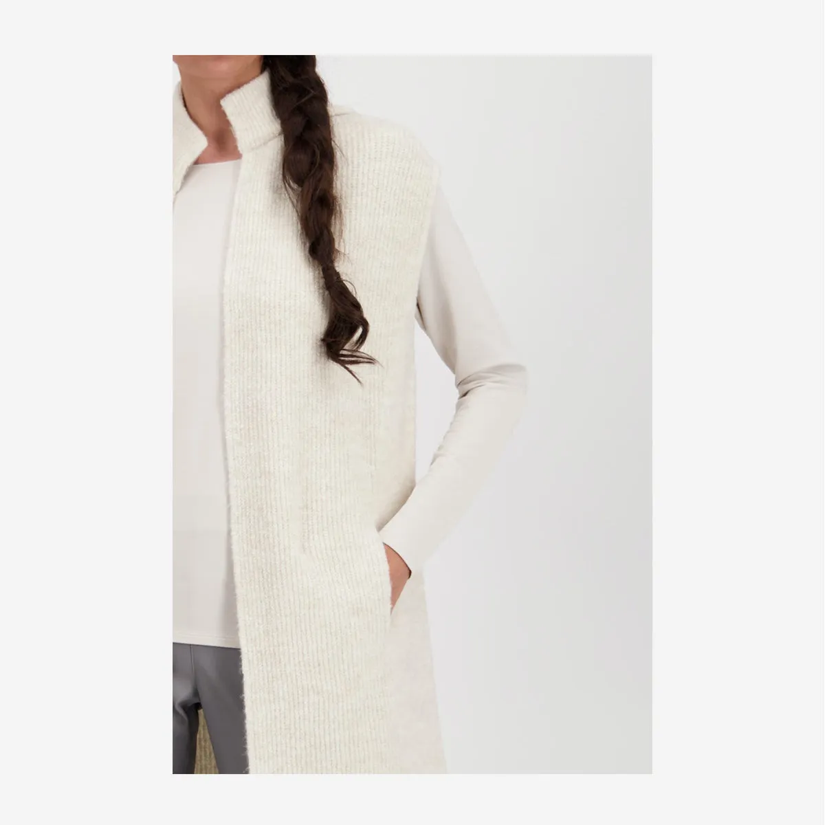 KNITTED SLEEVLESS BODYWARMER