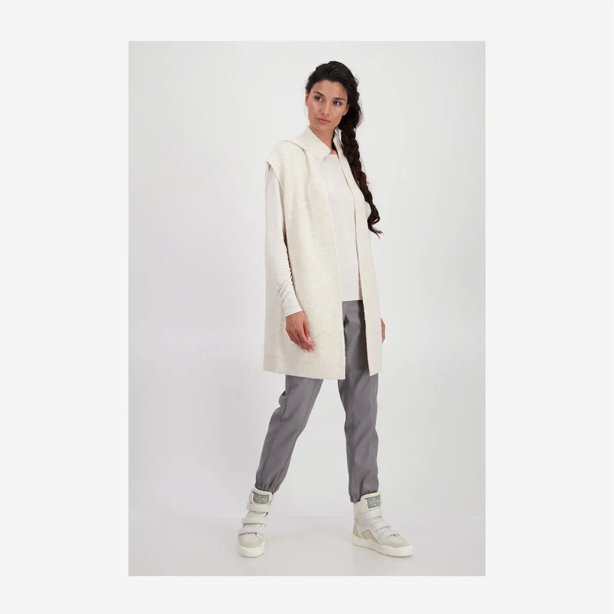 KNITTED SLEEVLESS BODYWARMER