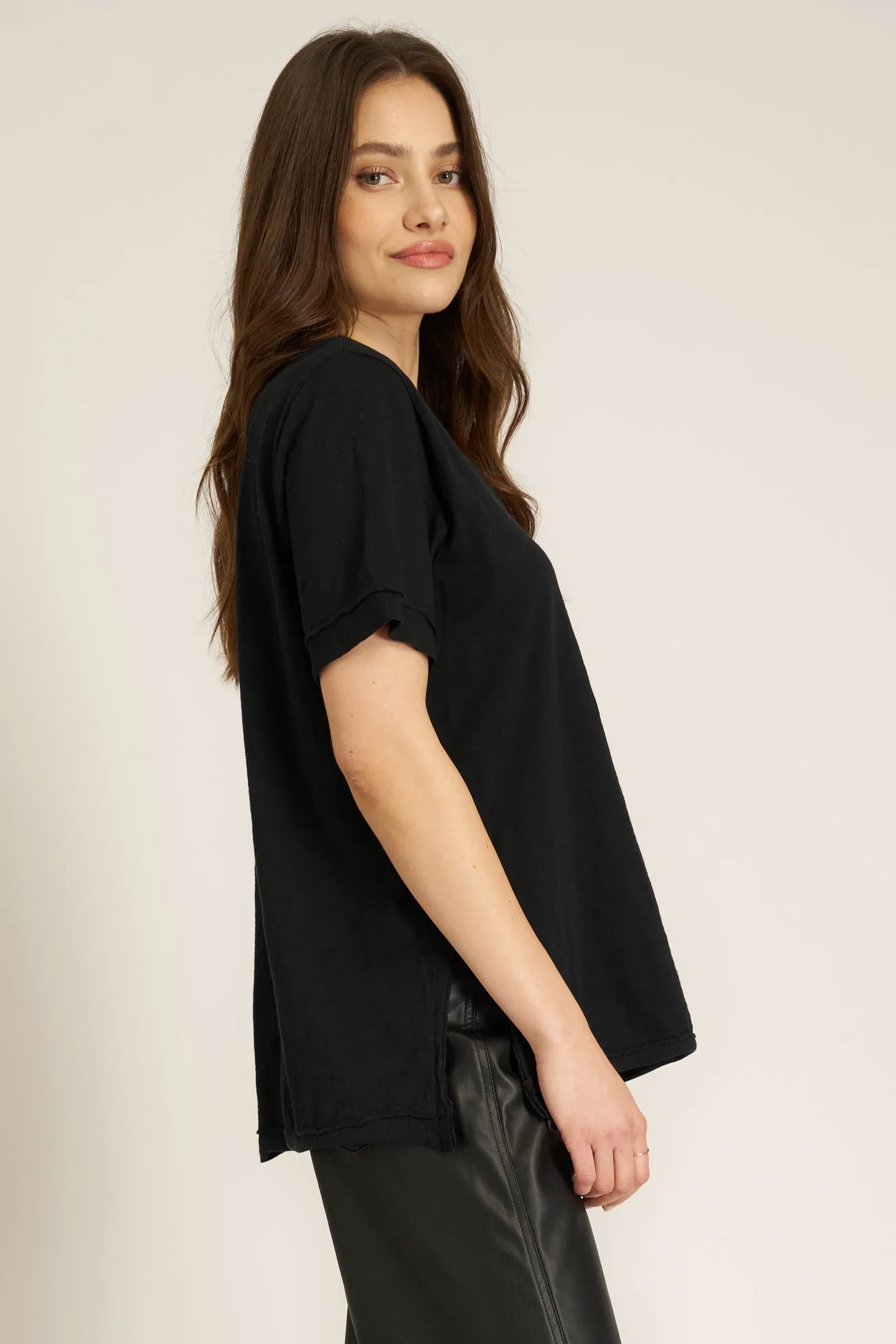 Knock Out V Neck Tee - Black