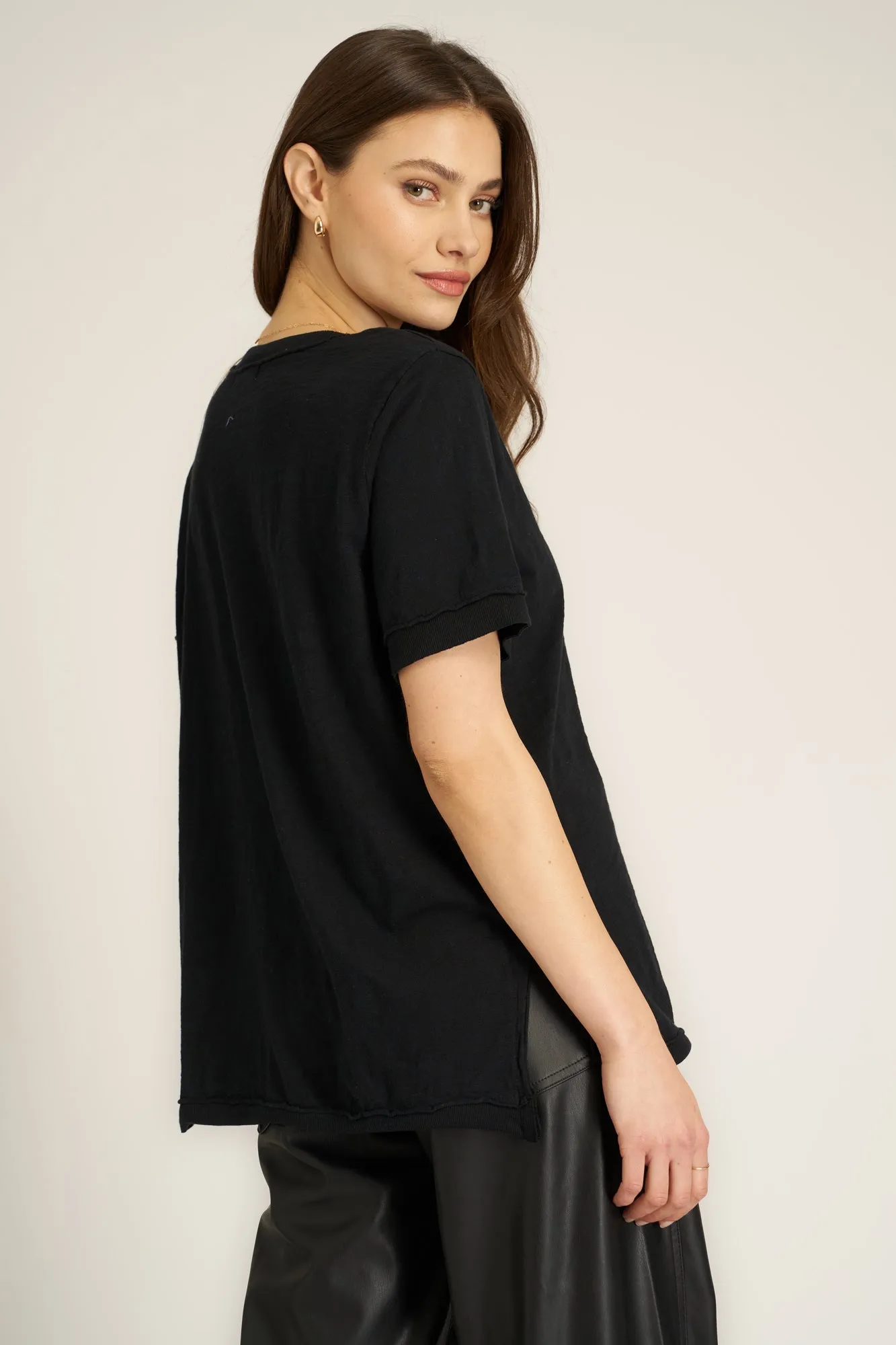 Knock Out V Neck Tee - Black