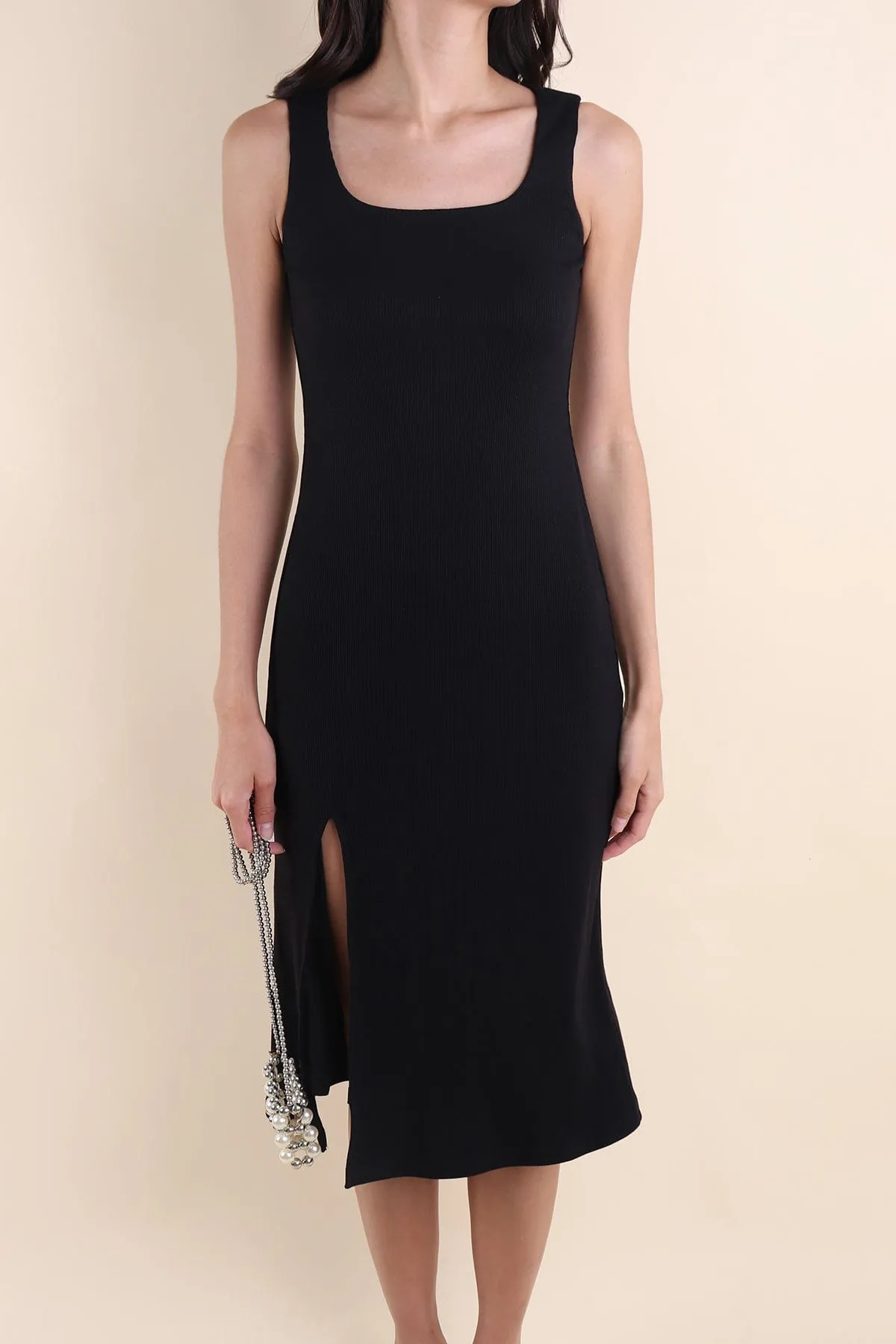 KOURTNEY RIBBED DRESS IN BLACK