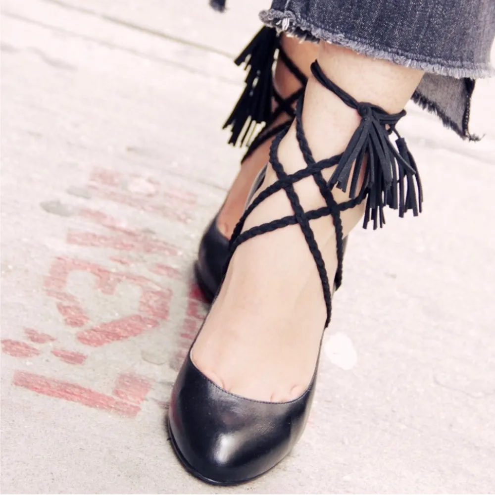 LACE-UP TASSELS