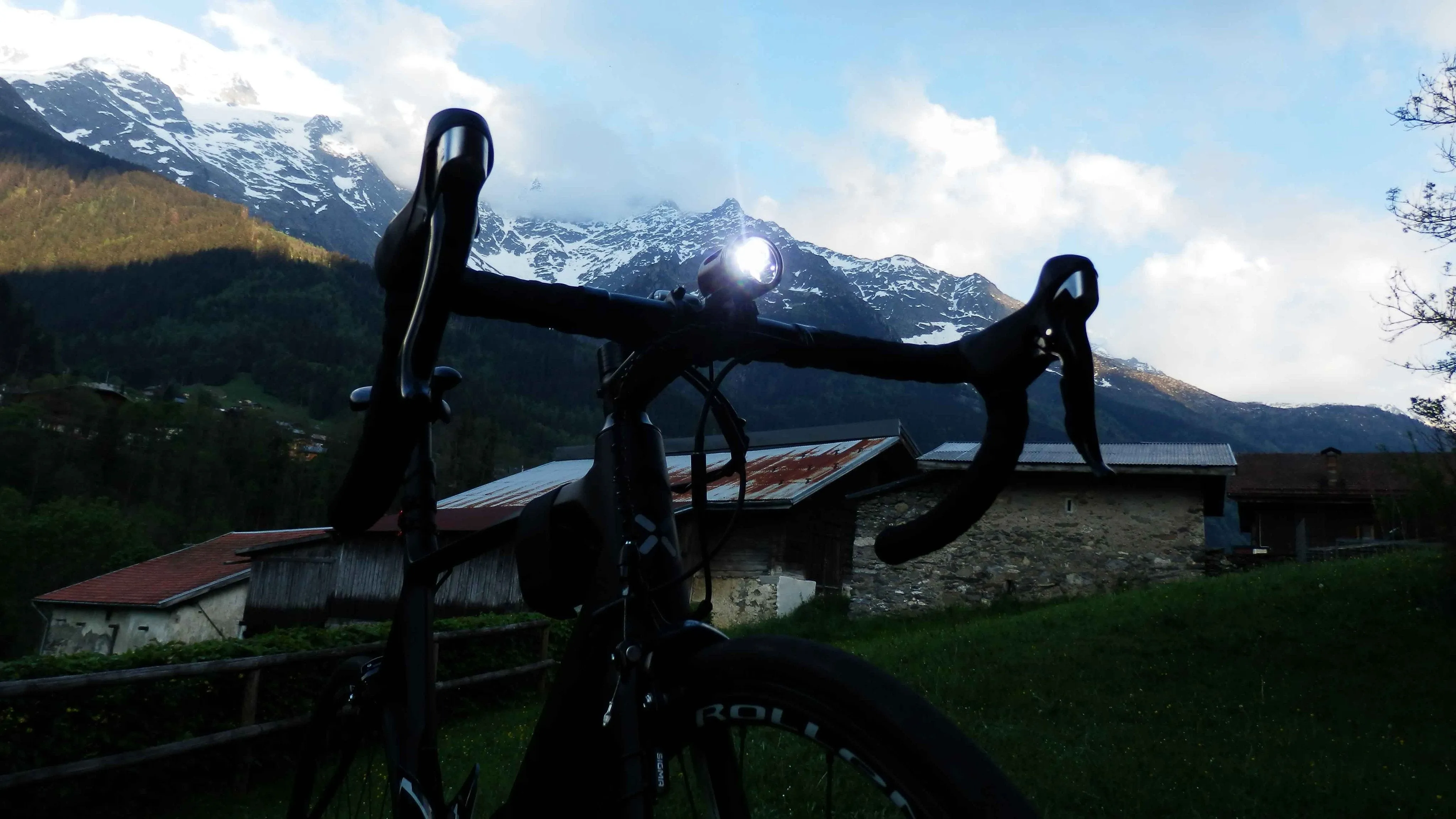 LED Bicycle Headlight Set with Helmet Mount - 3000 Lumen