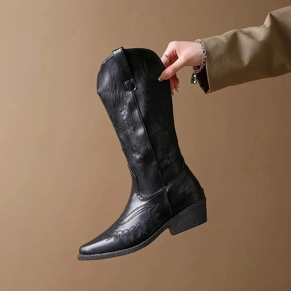 Merendy Chilly days western black embroidered cowboy boots