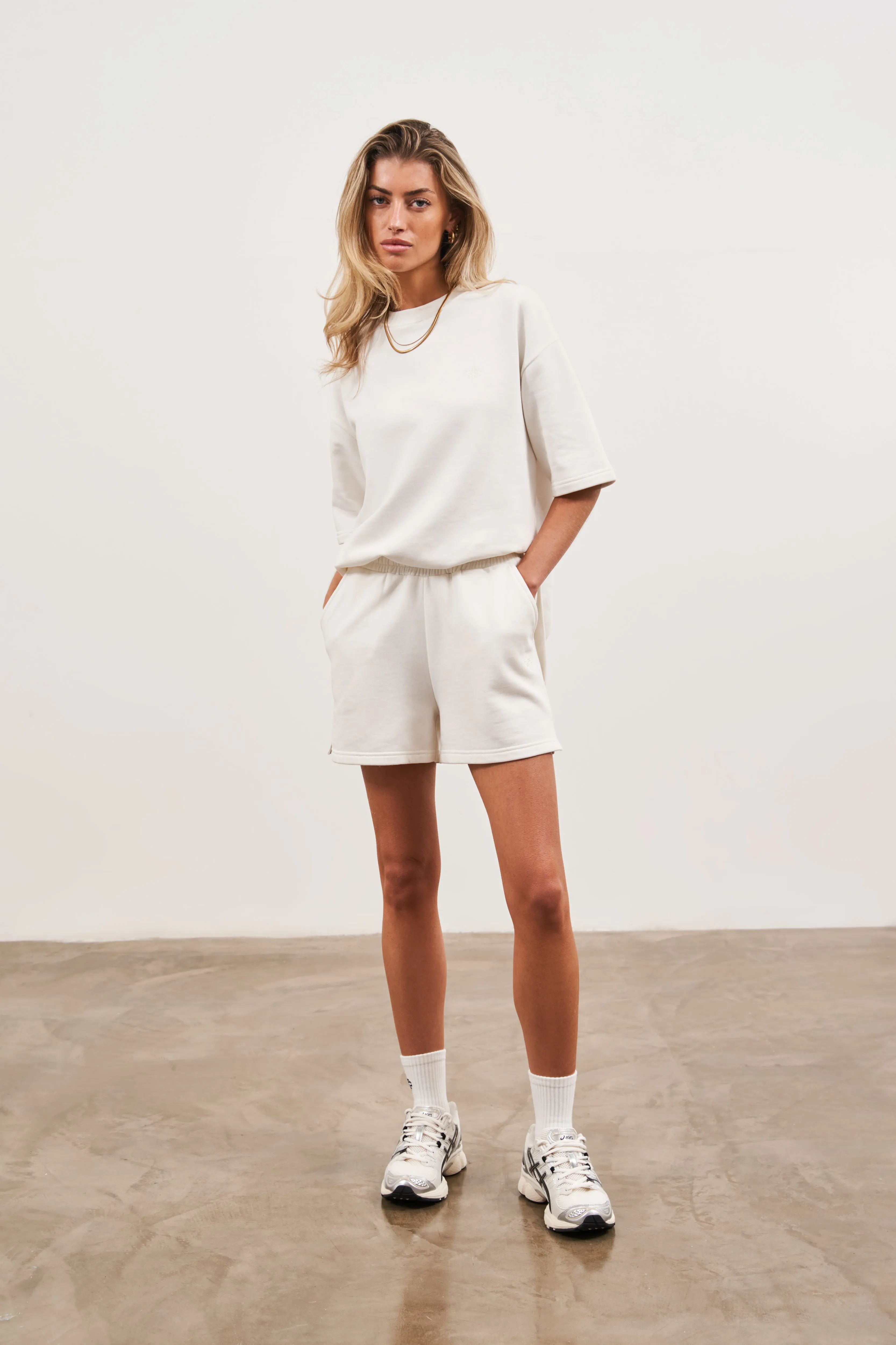 MINIMAL EMBLEM OVERSIZED T-SHIRT - OFF WHITE