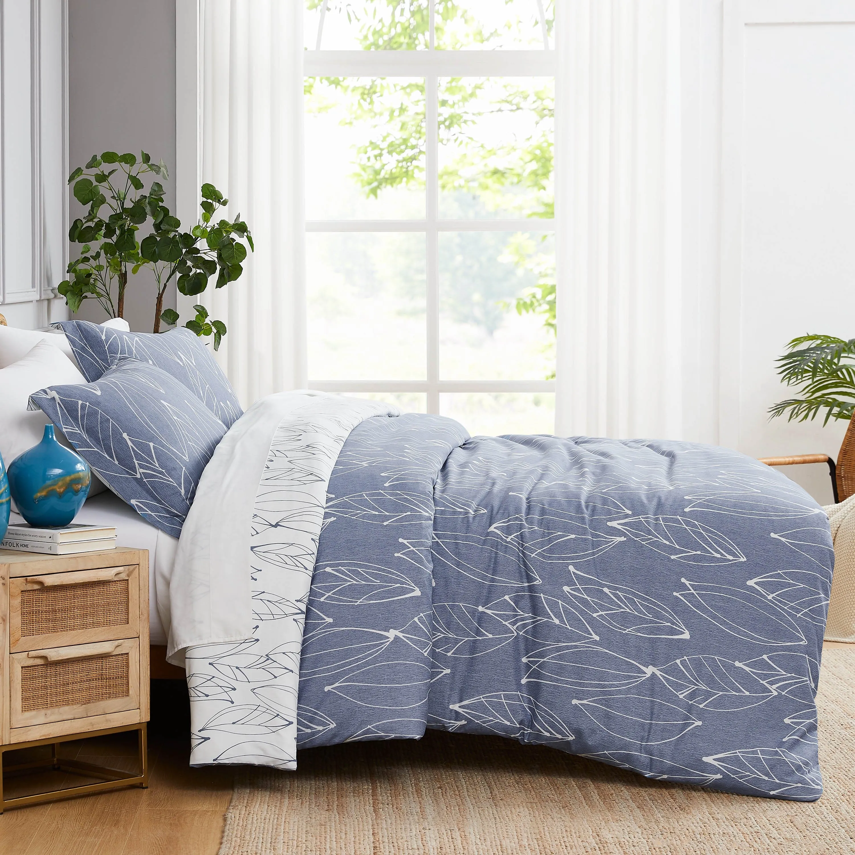 Modern Foliage Reversible Comforter Set