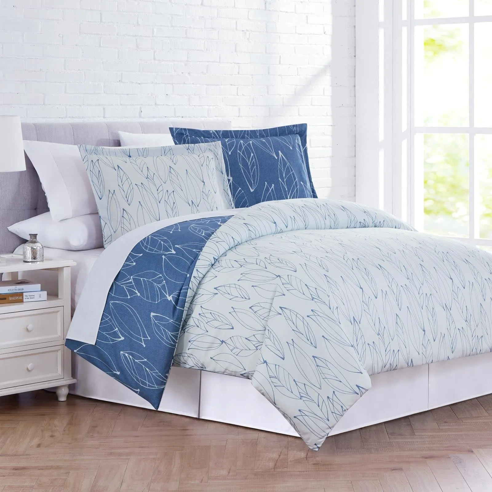 Modern Foliage Reversible Comforter Set