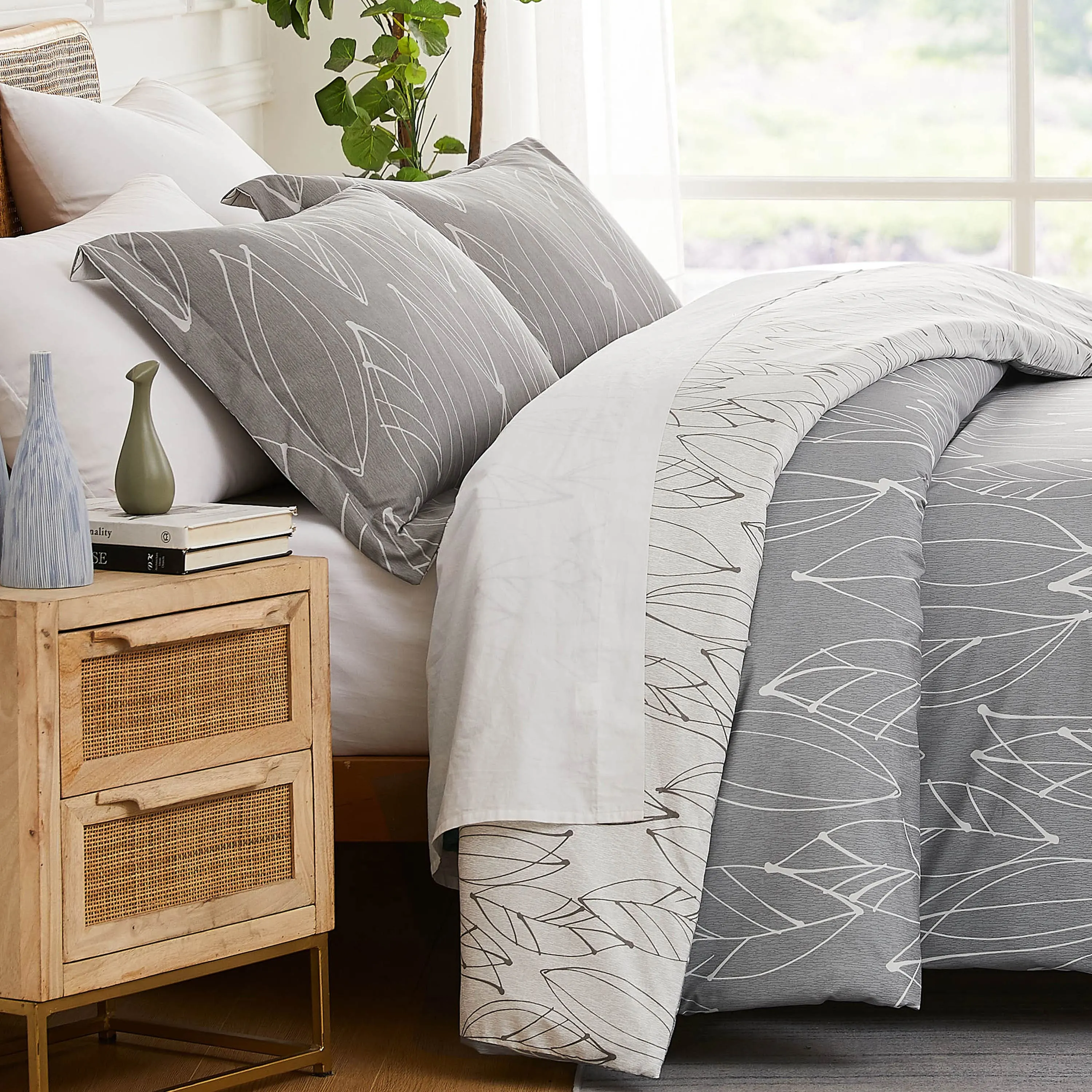 Modern Foliage Reversible Comforter Set
