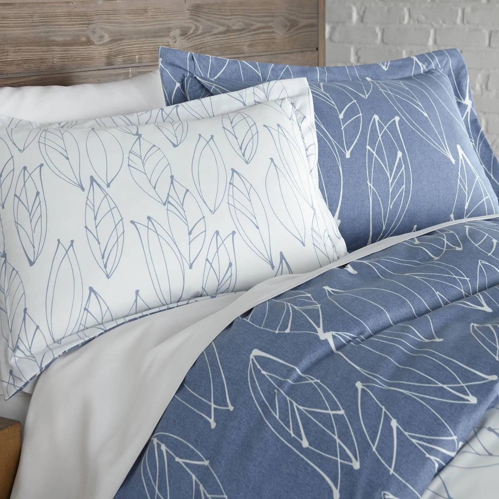 Modern Foliage Reversible Comforter Set