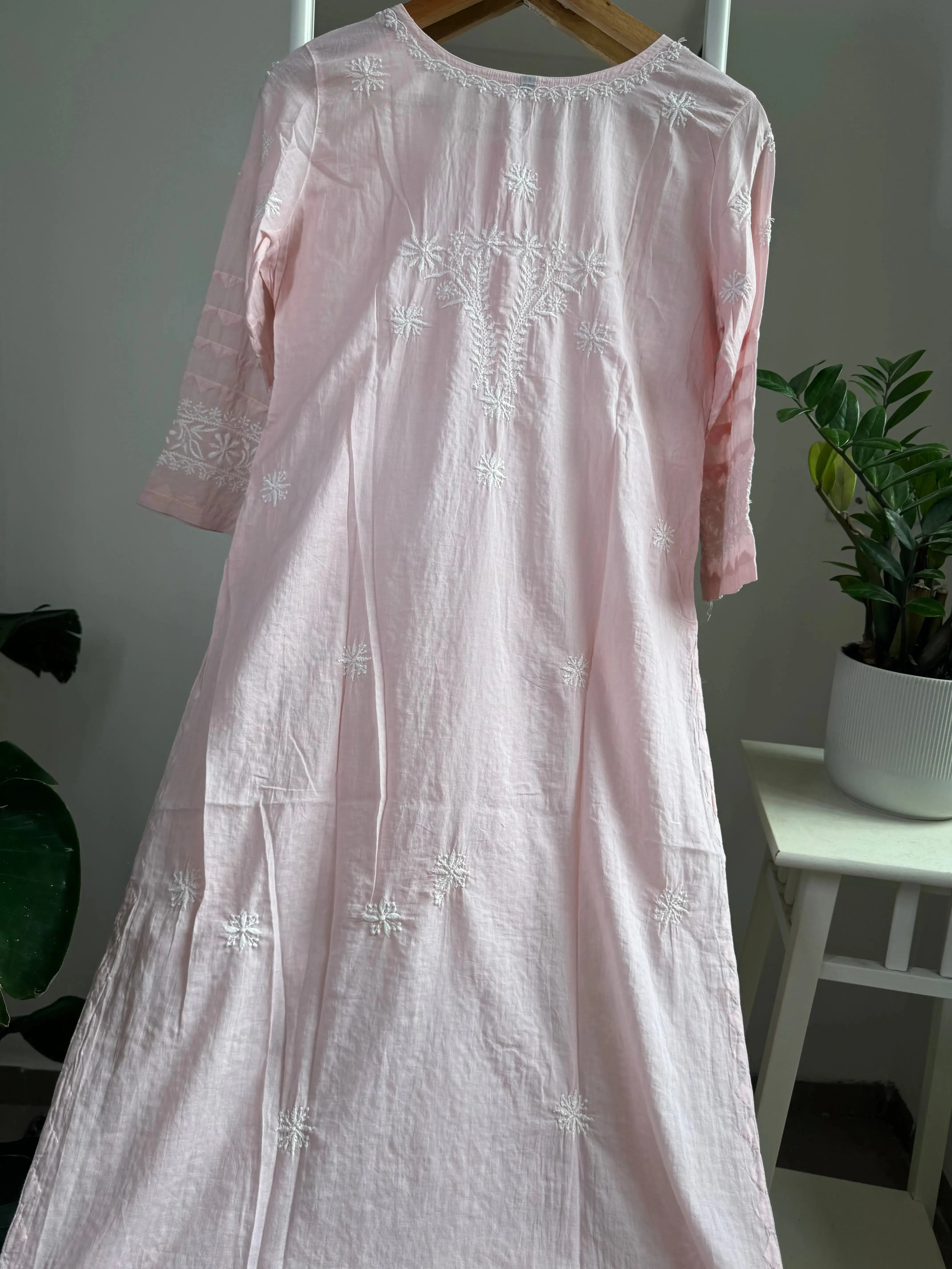Mul Cotton Chikankari Kurti - Pale Pinki