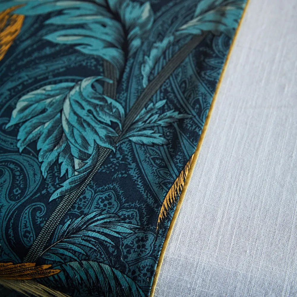 Nightingale Morris Vintage Elegant Table Runner