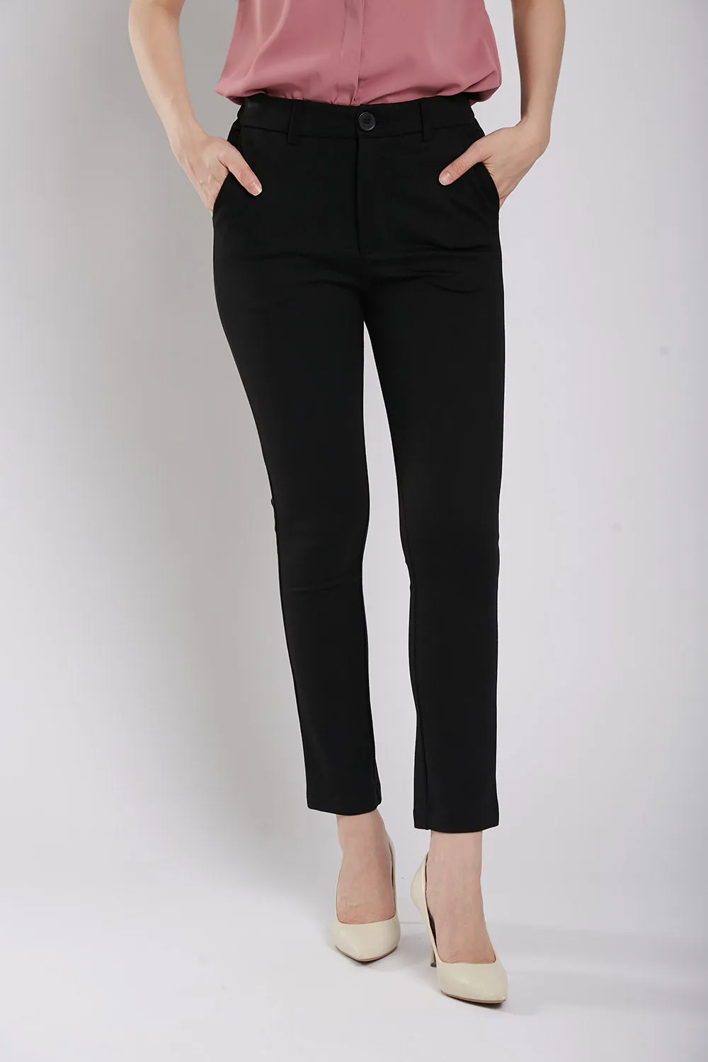 Rasha Ultra-stretch Pants in Black