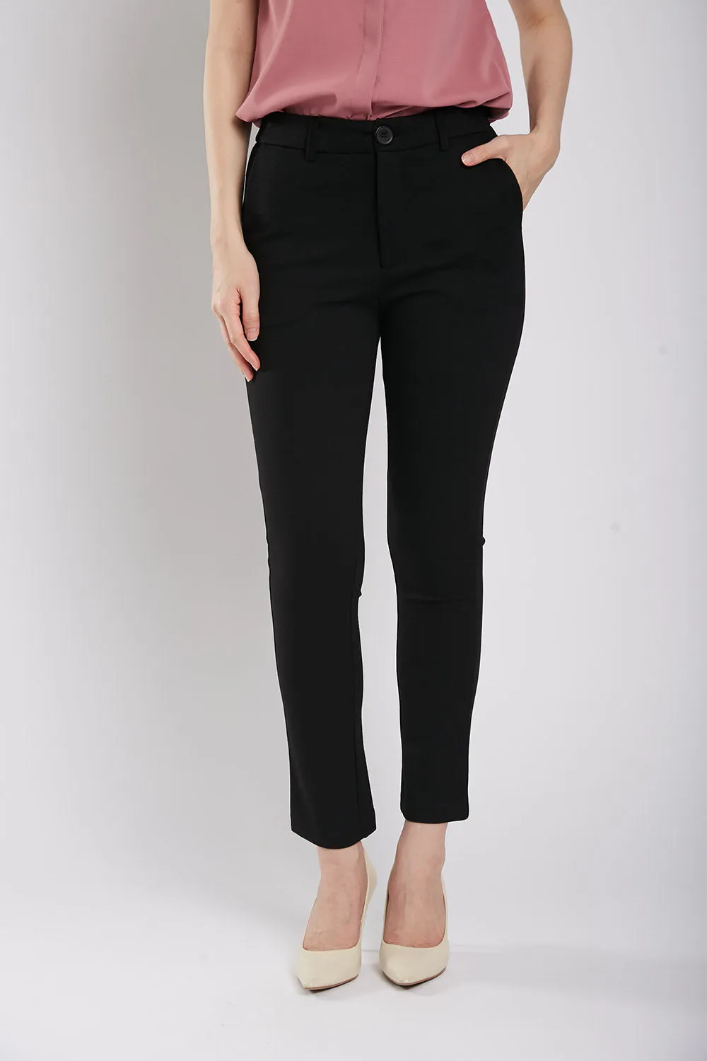 Rasha Ultra-stretch Pants in Black
