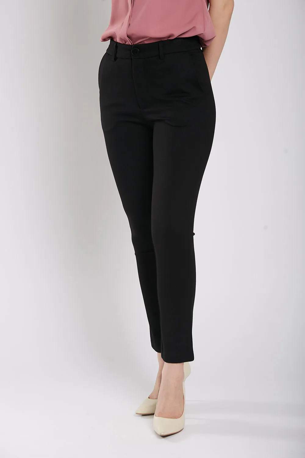 Rasha Ultra-stretch Pants in Black