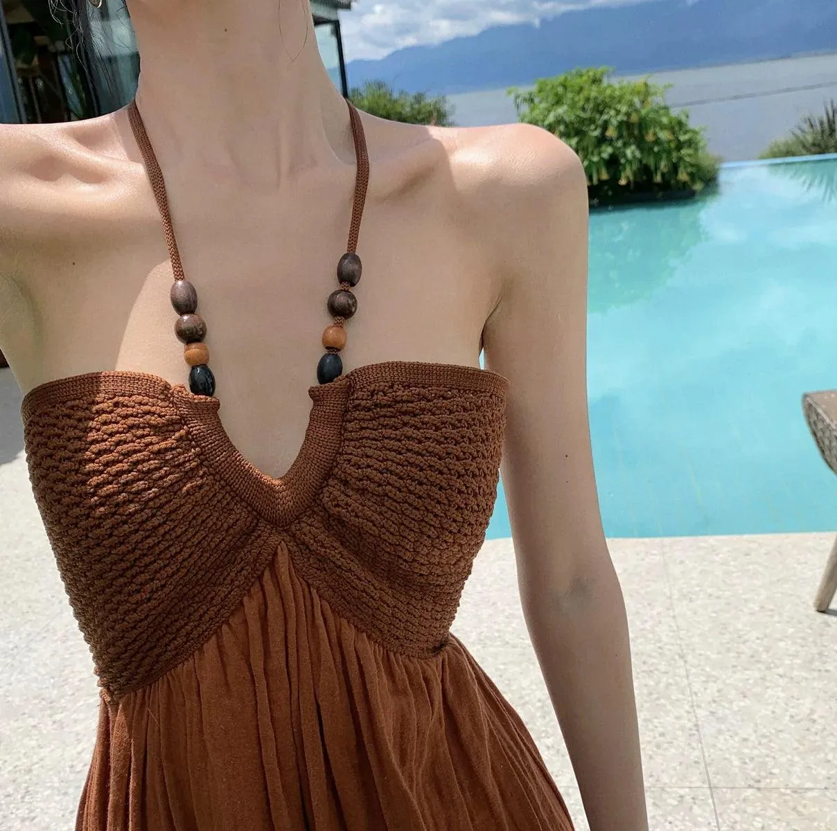 Seaside Halterneck Dress: Elegant Vacation Style