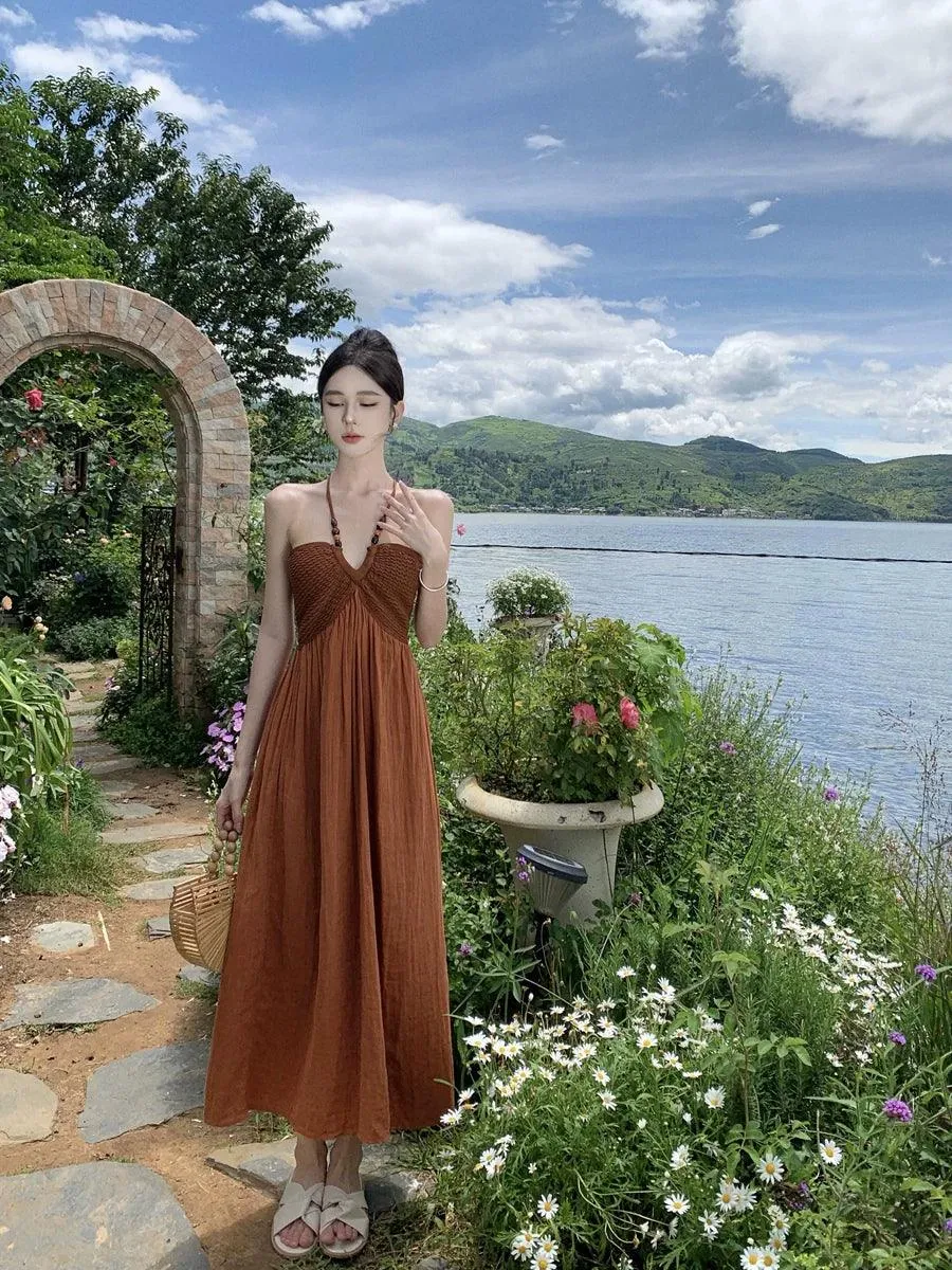 Seaside Halterneck Dress: Elegant Vacation Style